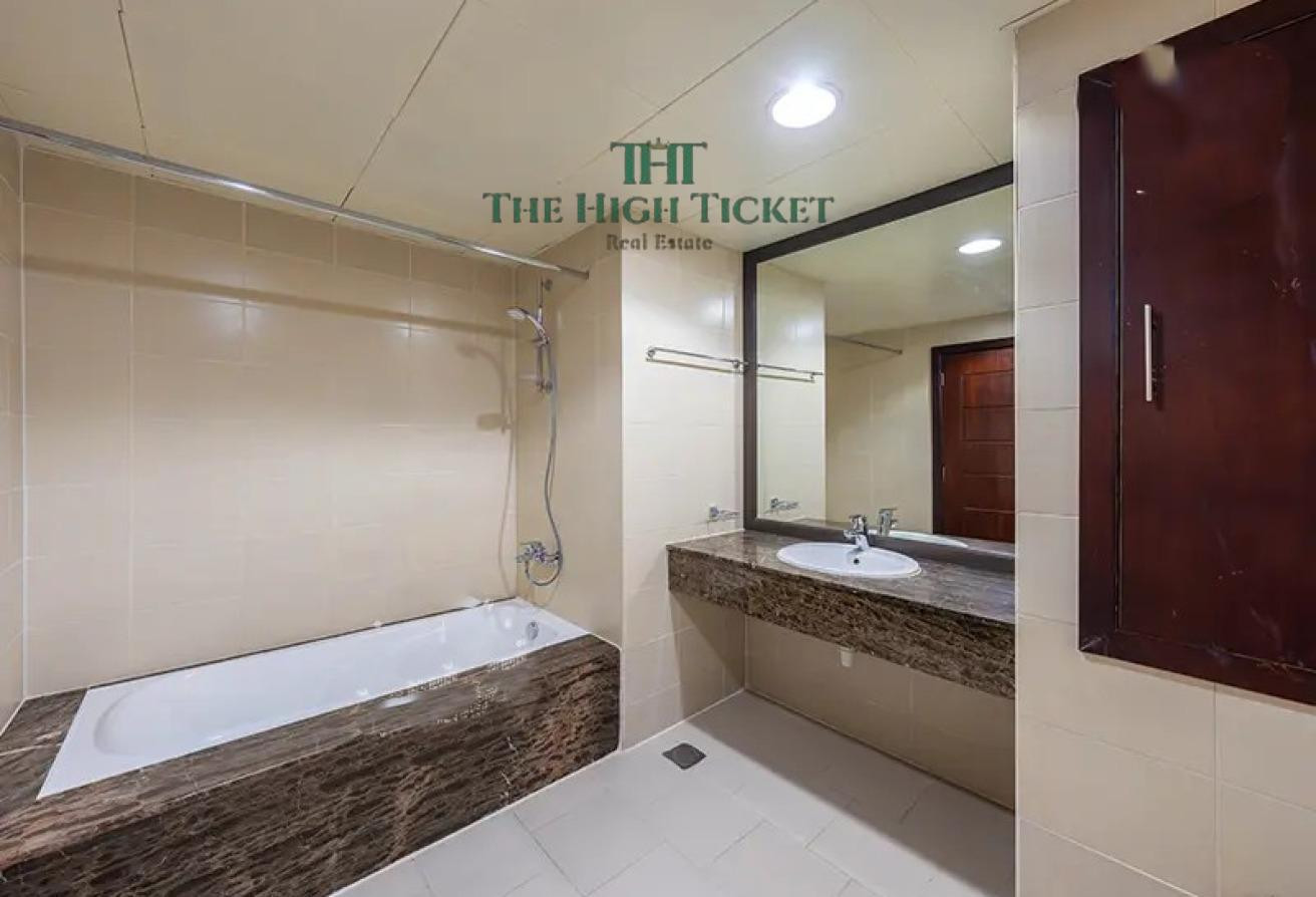 Lavish |1BHK | FF | Balcony | Including Qatar Cool - Apartment in West Porto Drive